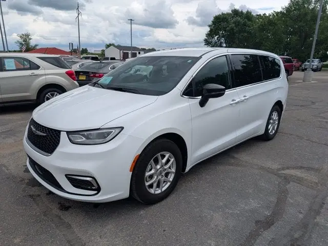 2025 Chrysler Pacifica Select photo 4