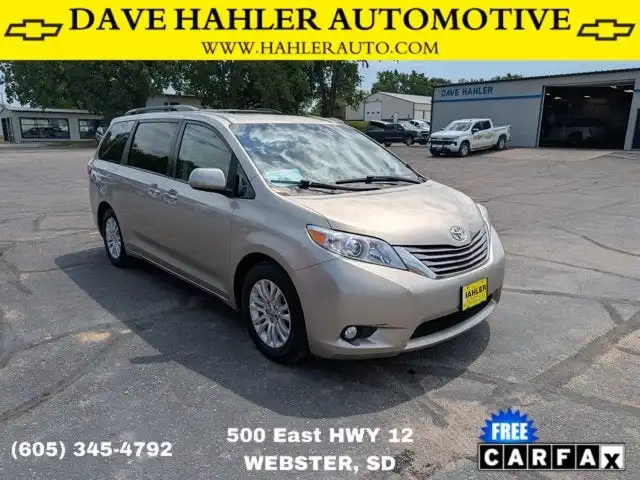 2017 Toyota Sienna XLE V6 7-Passenger Access Seat's photo