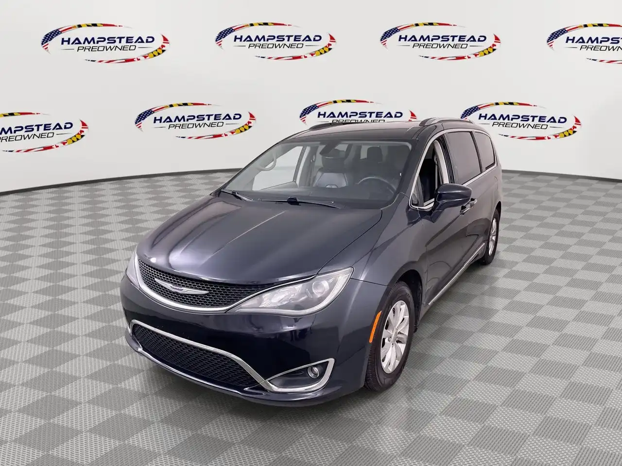 2019 Chrysler Pacifica Touring L's photo