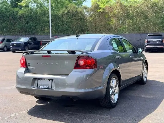 2012 Dodge Avenger SE photo 4