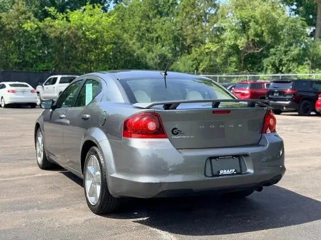 2012 Dodge Avenger SE photo 5