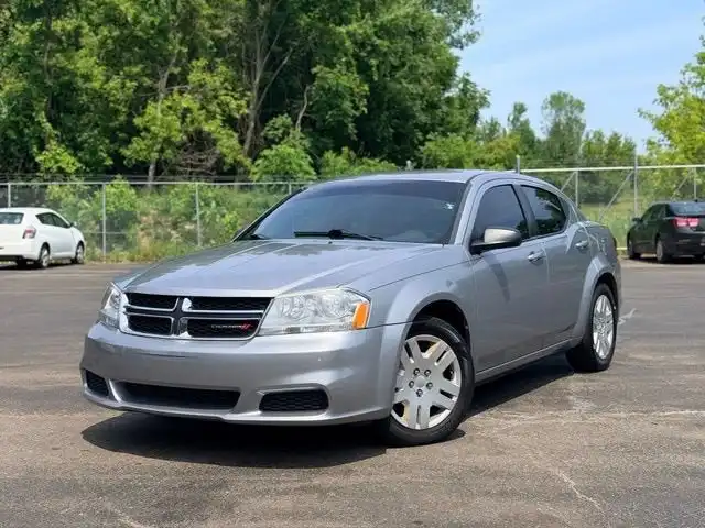2013 Dodge Avenger SE's photo