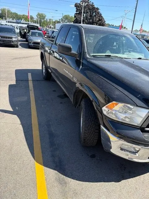 2012 RAM 1500 SLT 4WD Quad Cab photo 3