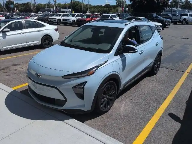 2022 Chevrolet Bolt EUV Premier's photo