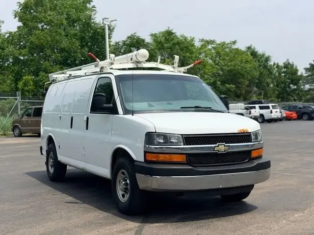 2016 Chevrolet Express 2500 Work Van HD photo 3