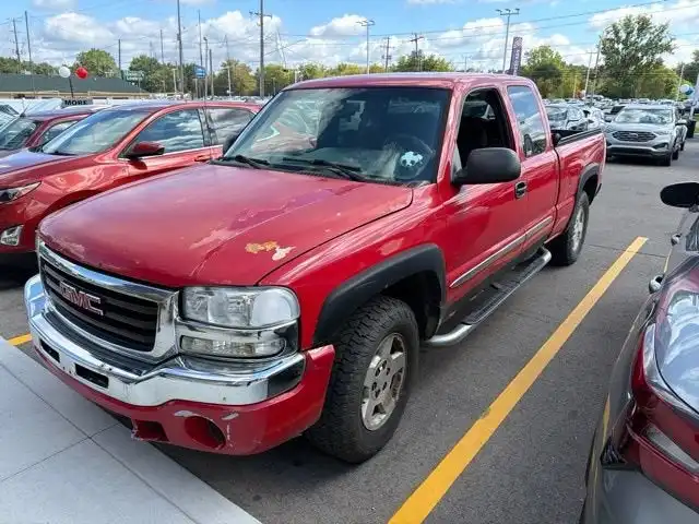2005 GMC Sierra 6.5 SLE 4WD Extended Cab ft Box's photo