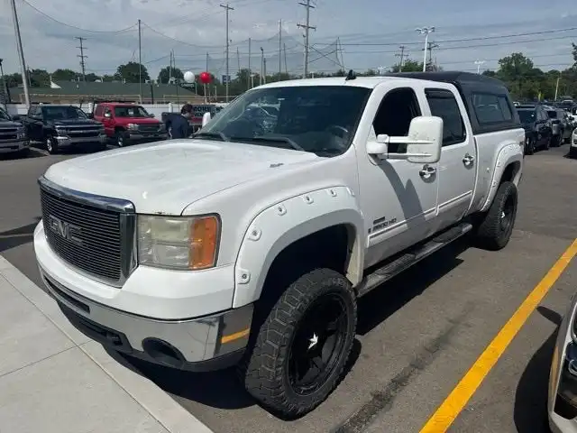 2008 GMC Sierra 4WD Crew Cab 6.5ft SLE2's photo