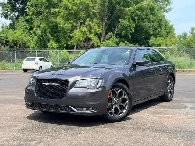 2017 Chrysler 300 S AWD photo 1