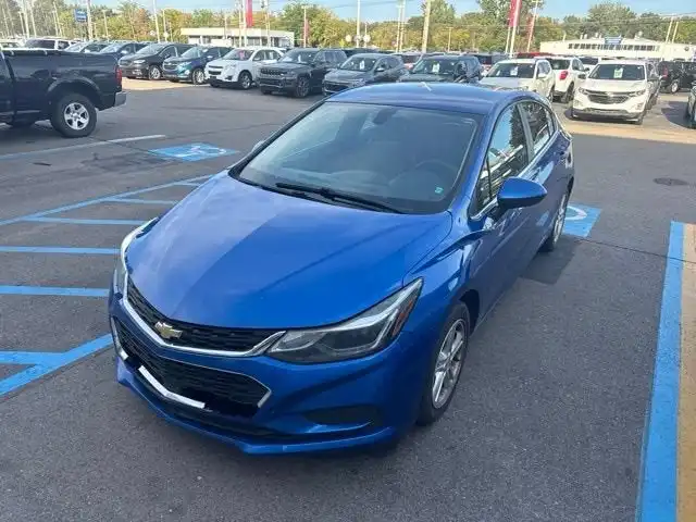 2017 Chevrolet Cruze LT Hatchback Auto's photo