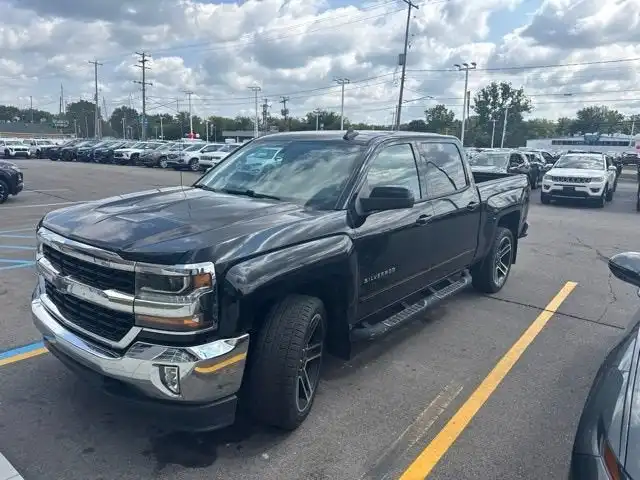 2017 Chevrolet Silverado 1500 LT 4X4 Crew Cab Short Box's photo
