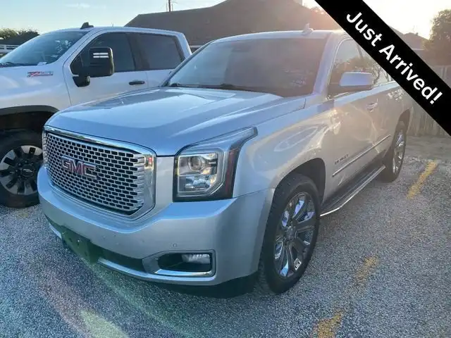 2016 GMC Yukon 4WD Denali's photo