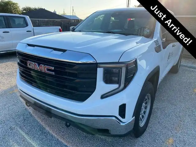 2022 GMC Sierra 4WD Crew Cab Short Box Pro's photo