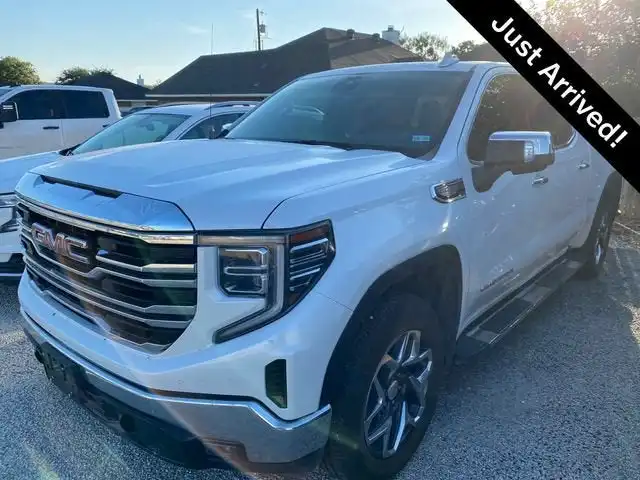 2023 GMC Sierra 4WD Crew Cab Short Box SLT's photo