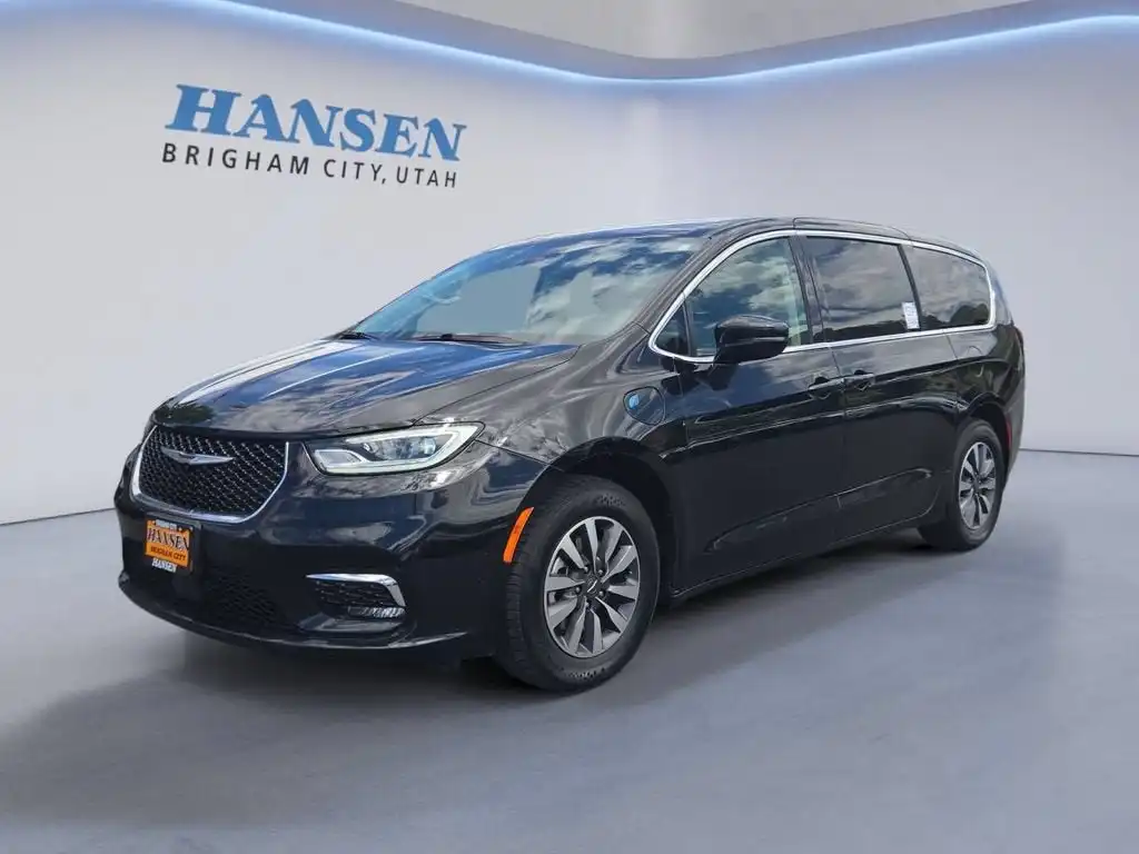 2024 Chrysler Pacifica Hybrid Select PHEV's photo