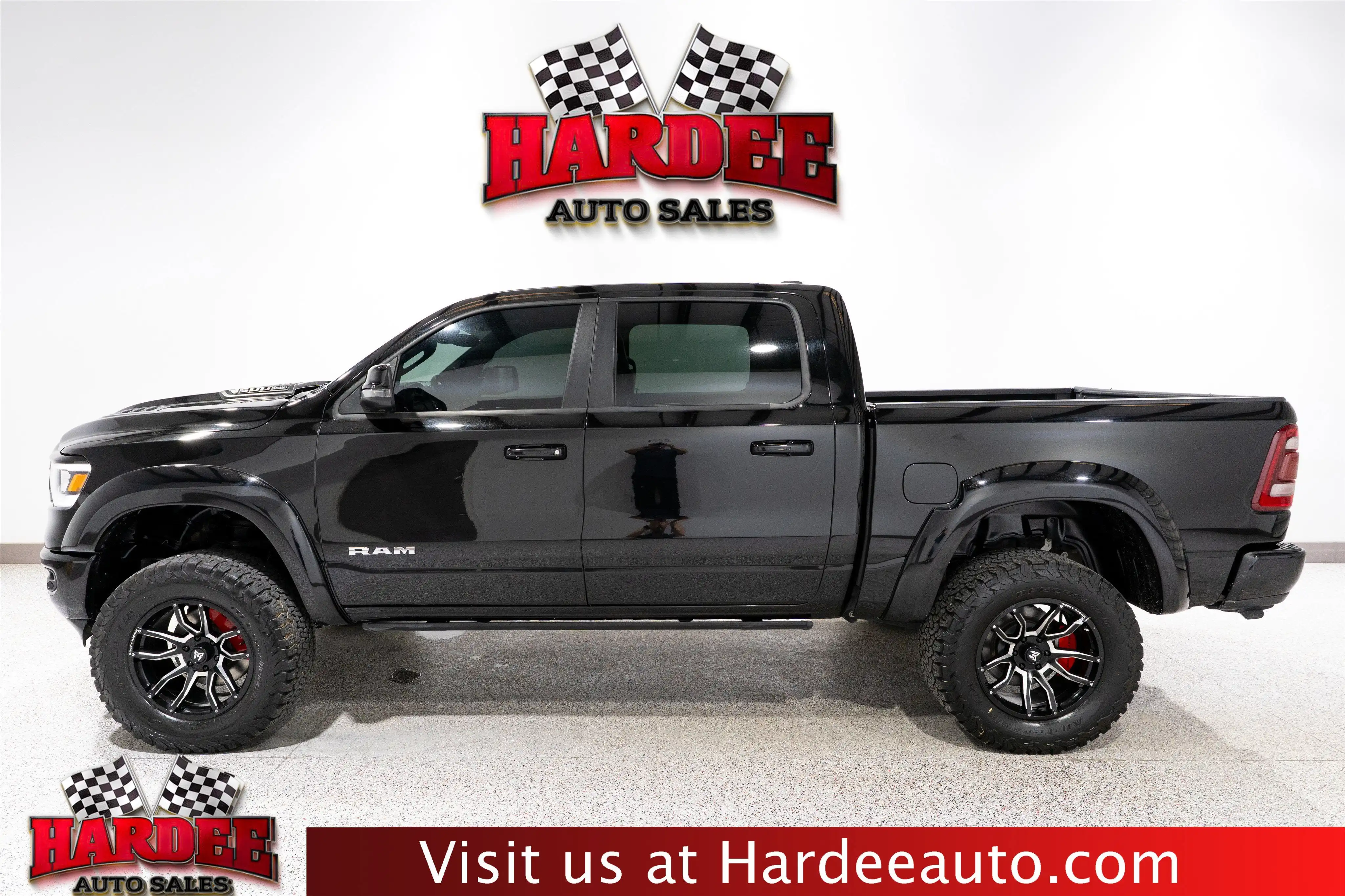 2024 RAM 1500 Laramie 4x4 Crew Cab 5'7's photo