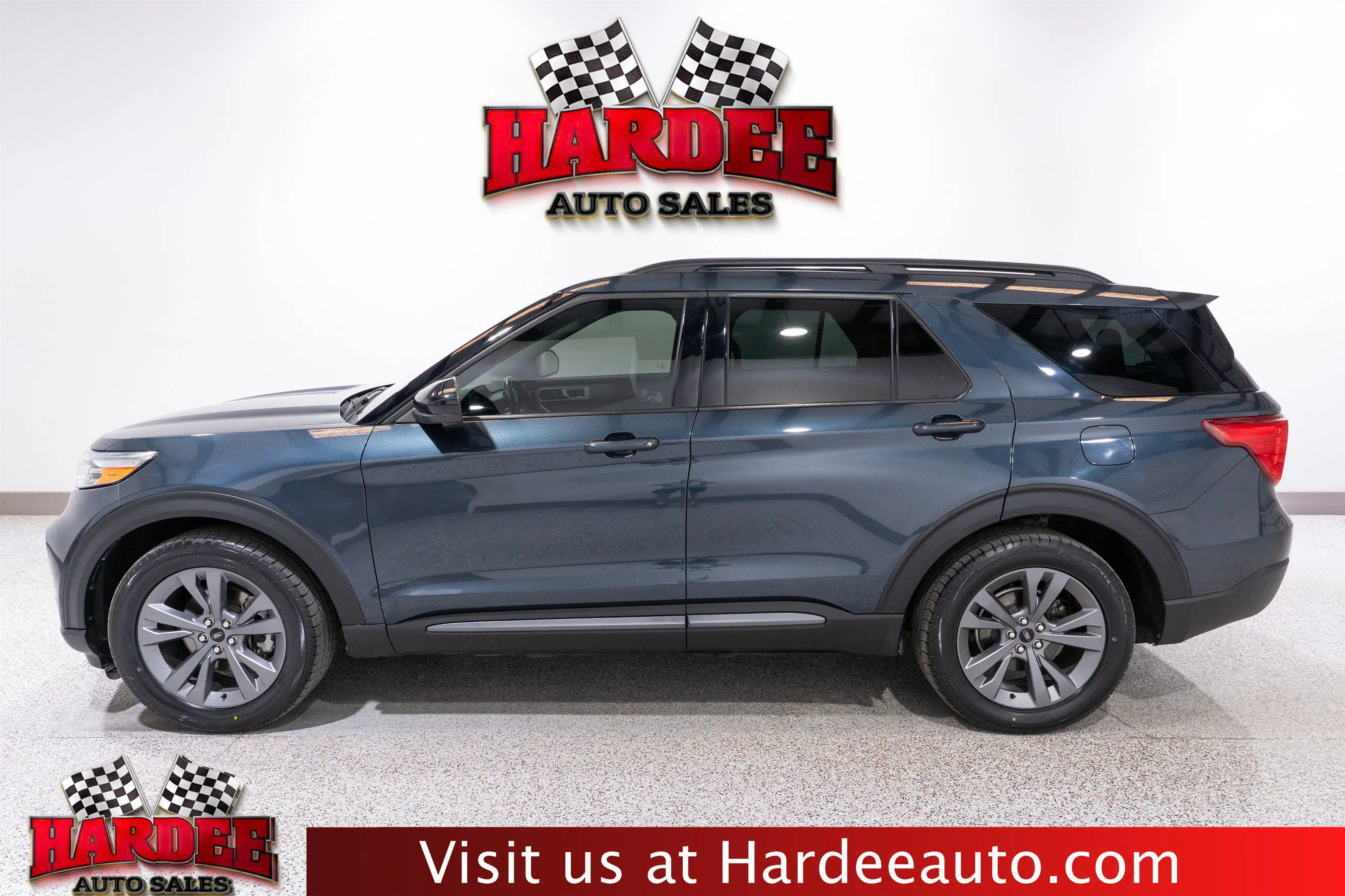 2023 Ford Explorer XLT RWD's photo