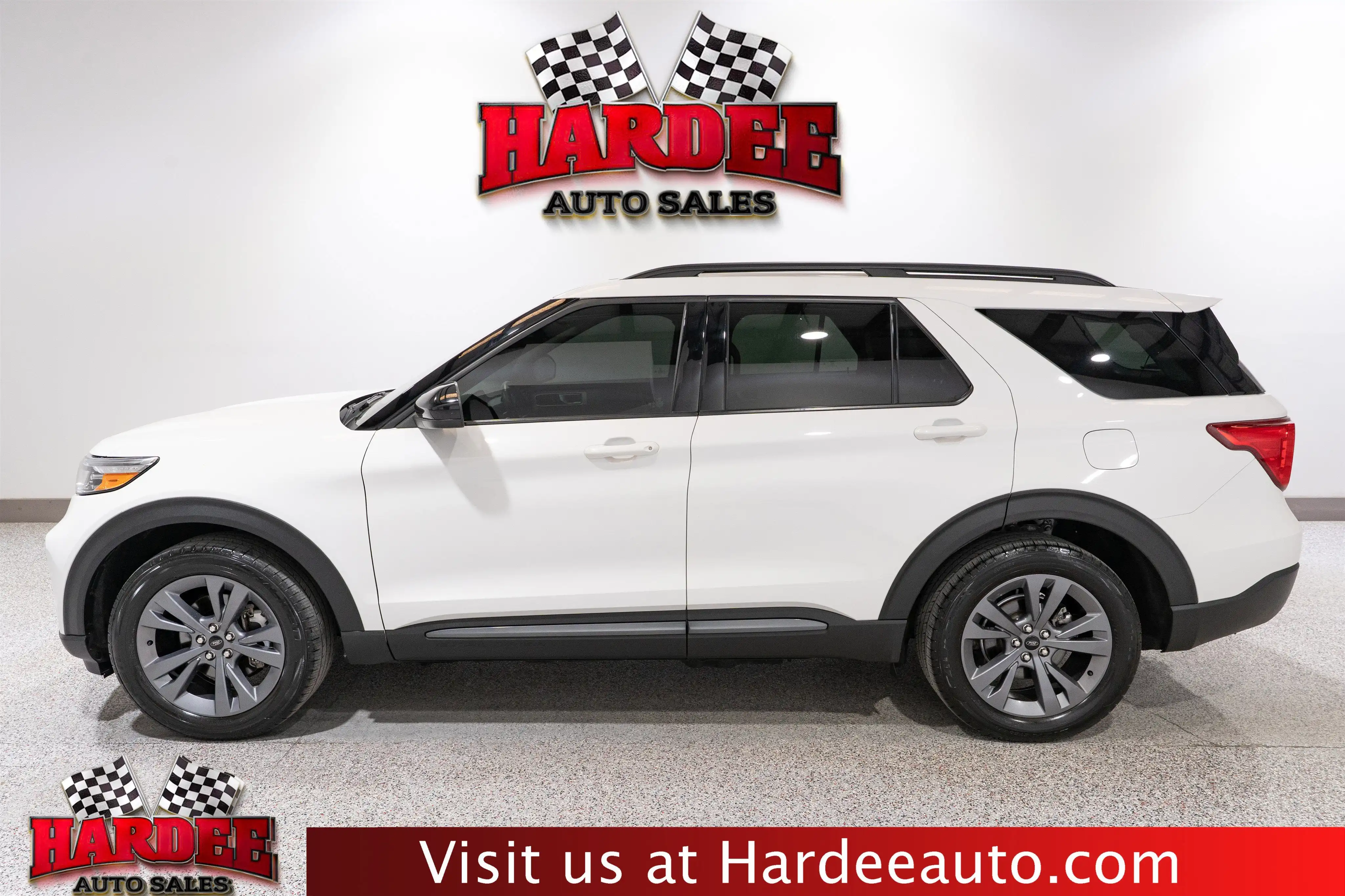 2022 Ford Explorer XLT RWD's photo