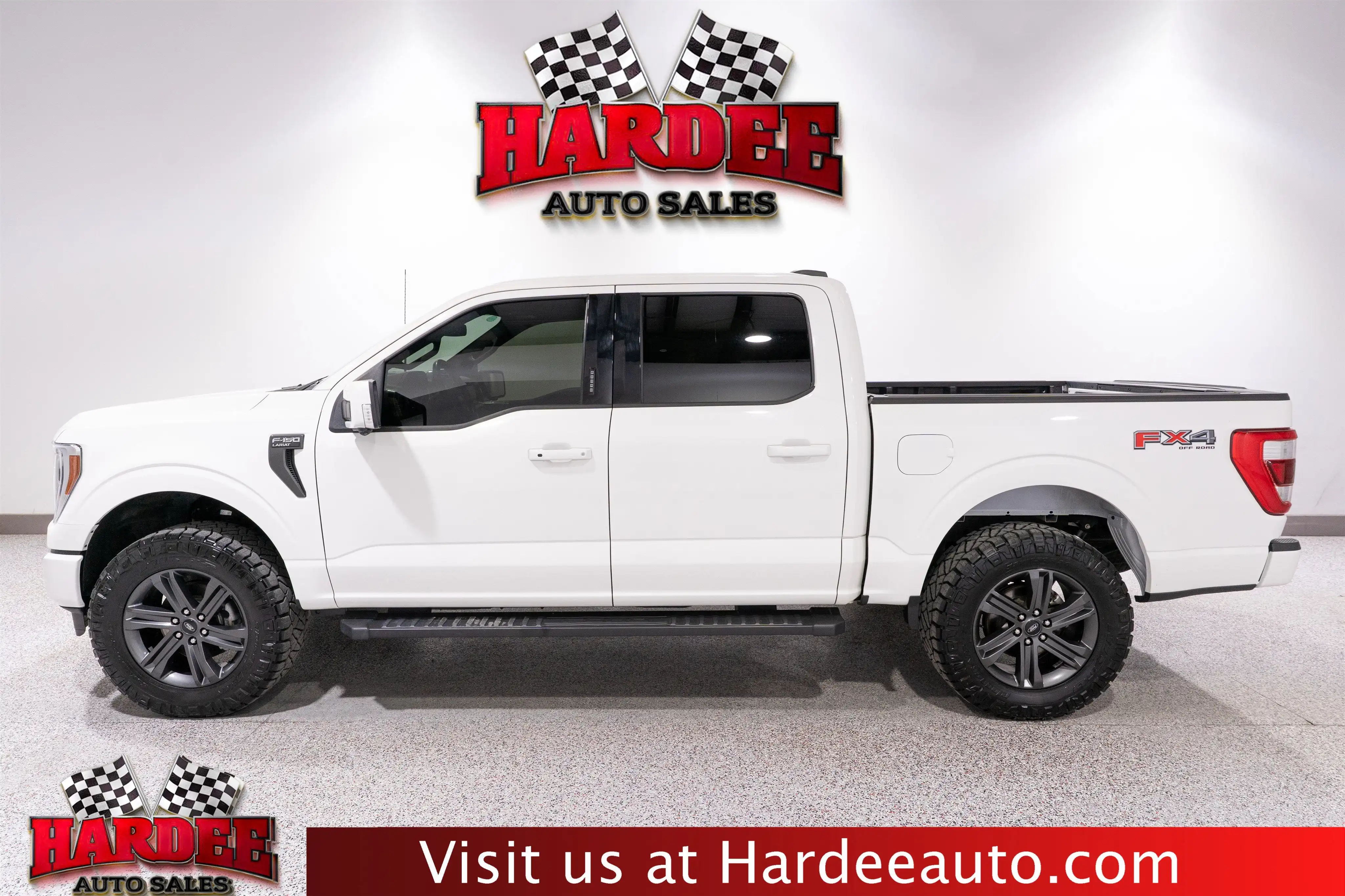 2023 Ford F-150 Lariat 4x4 SuperCrew 145 in's photo