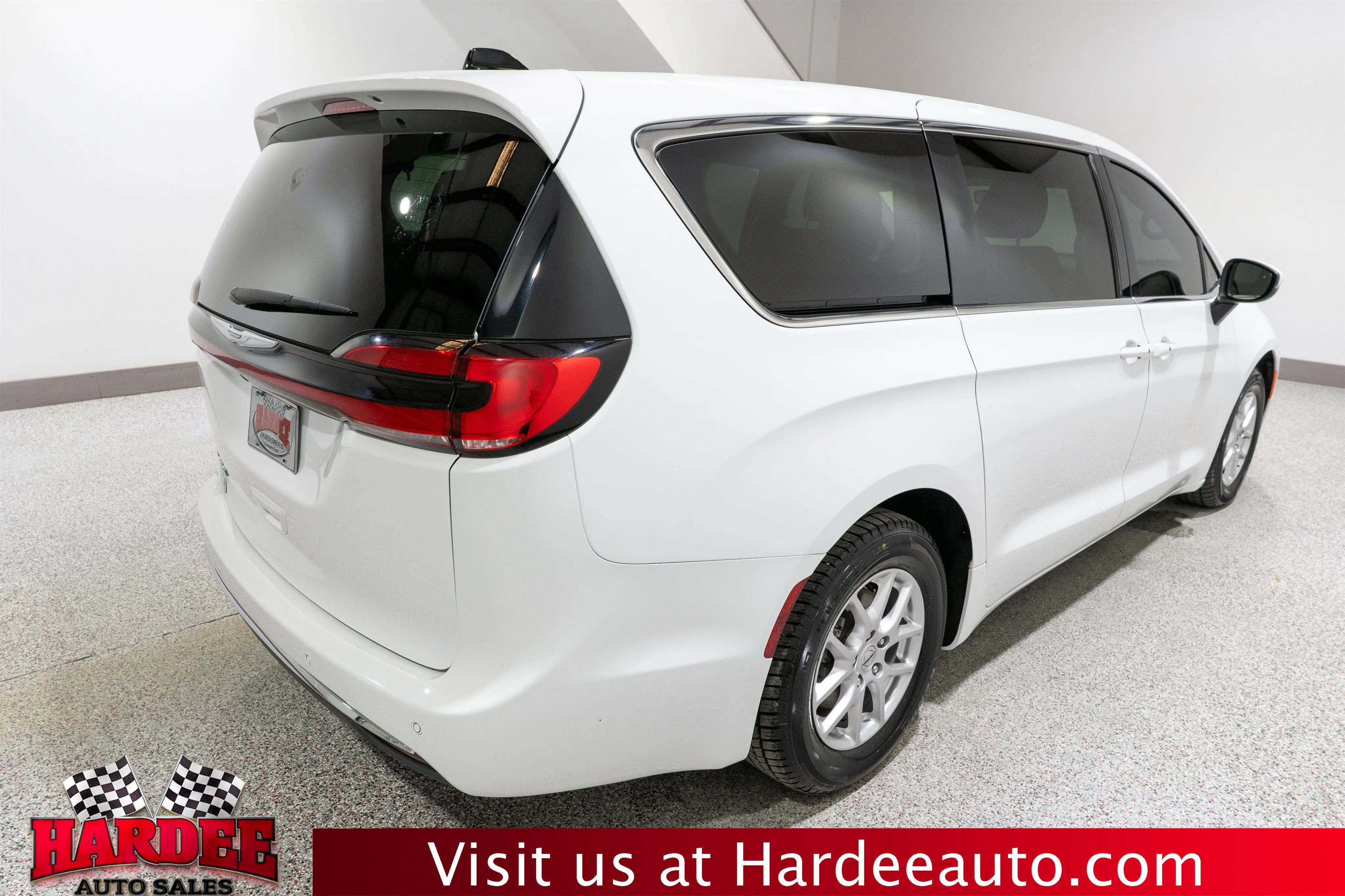2023 Chrysler Pacifica Touring L photo 5