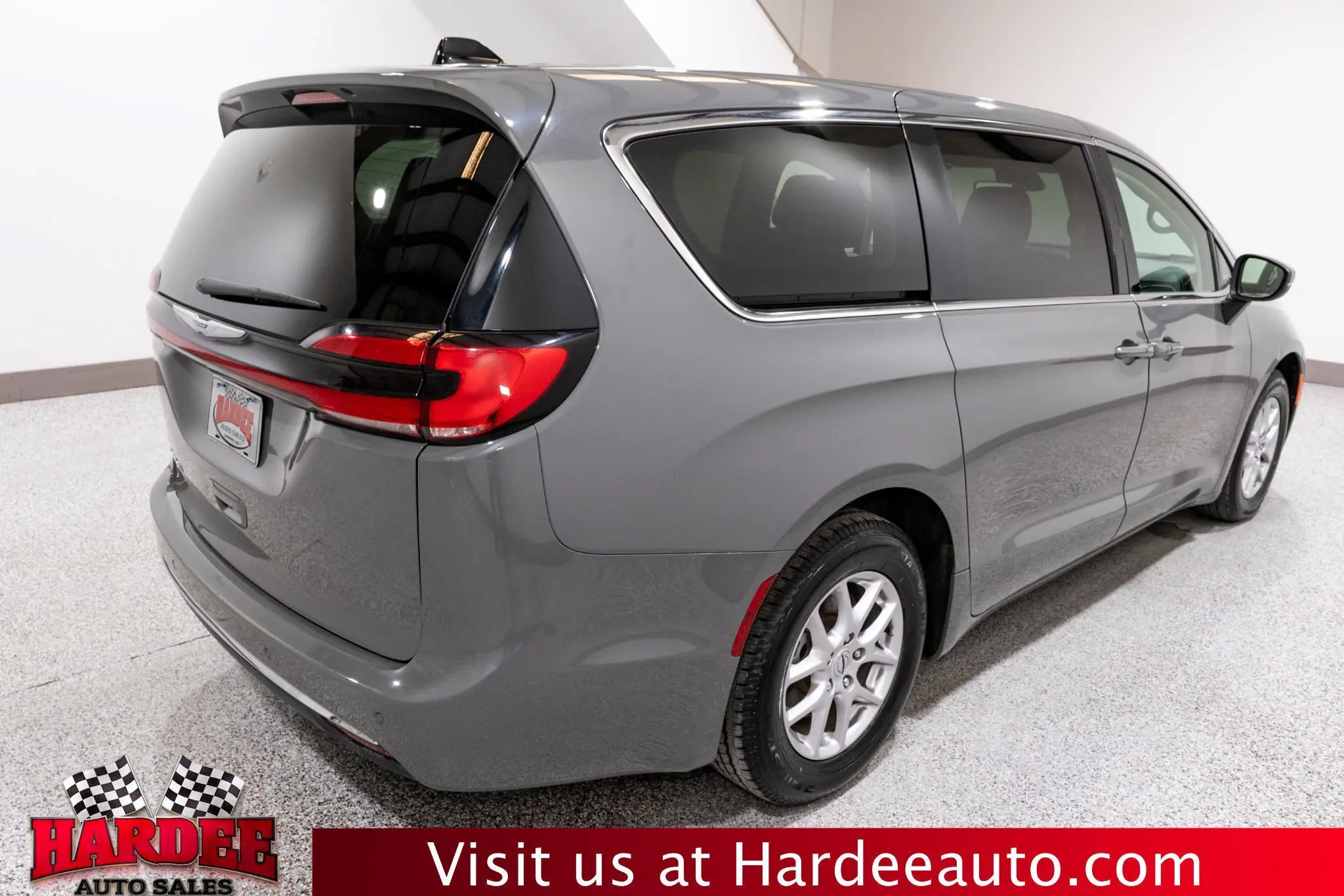 2023 Chrysler Pacifica Touring L photo 5