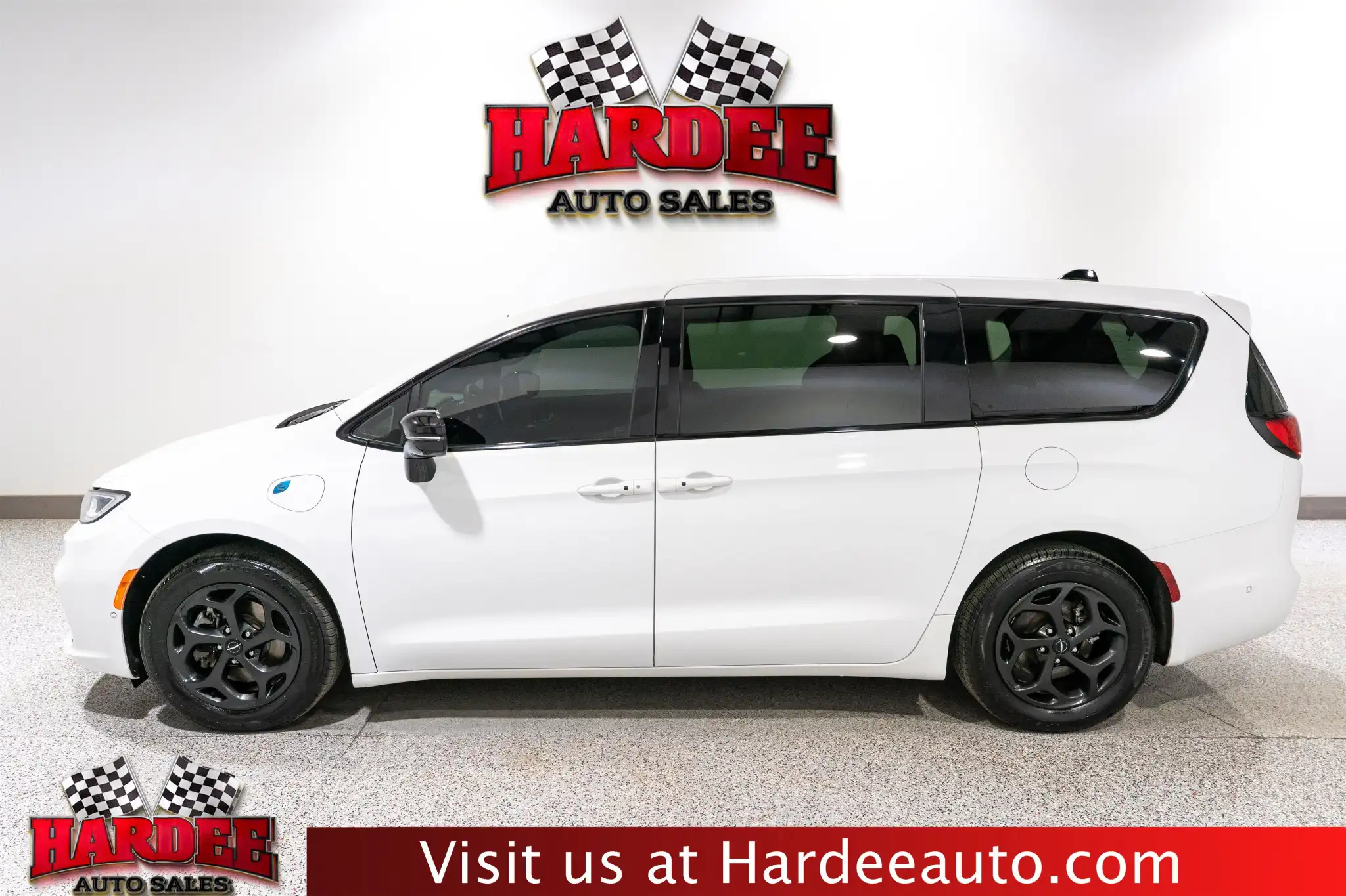 2024 Chrysler Pacifica Hybrid PHEV Select S-Appearance's photo