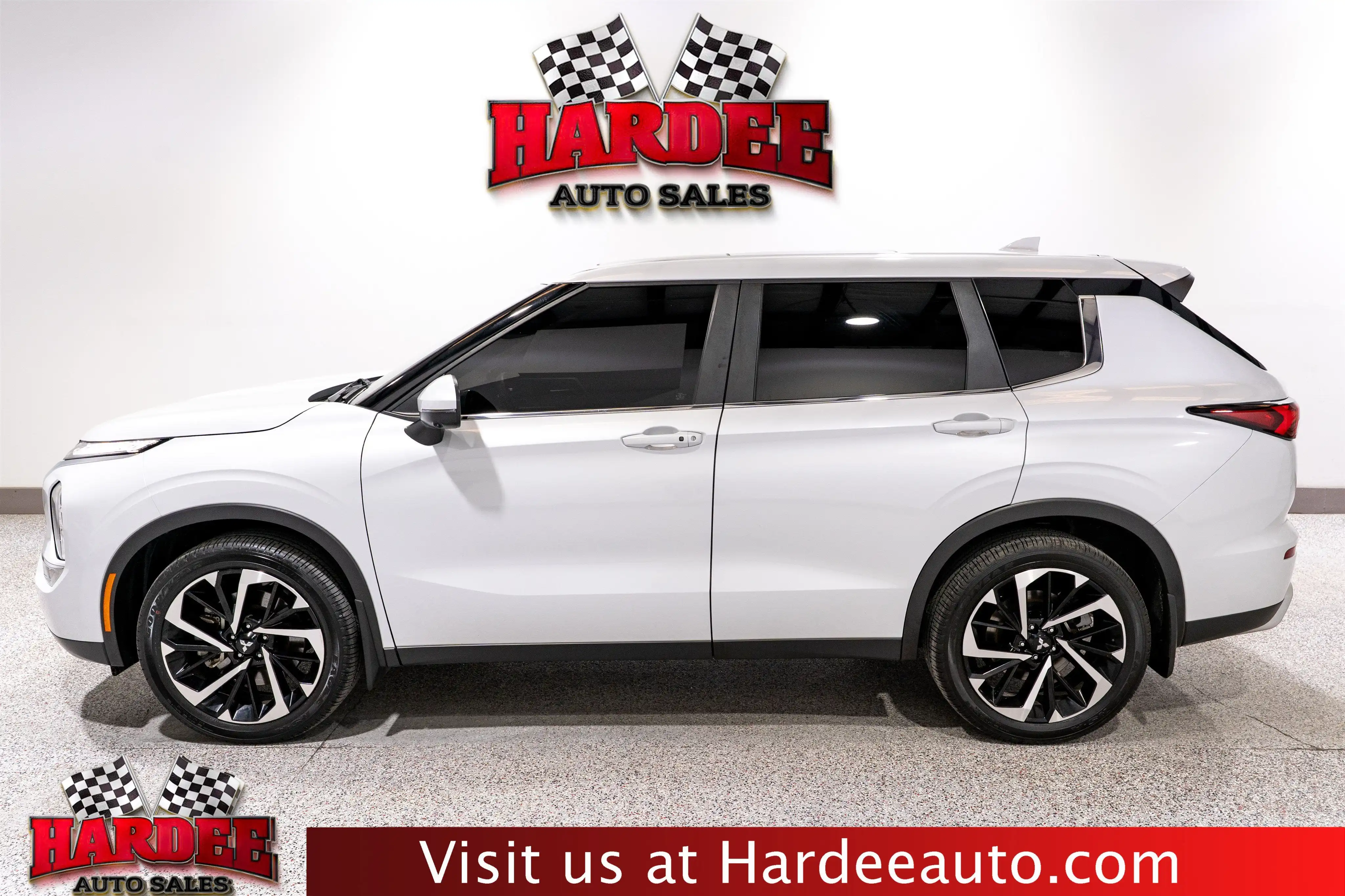 2024 Mitsubishi Outlander SE 2WD's photo