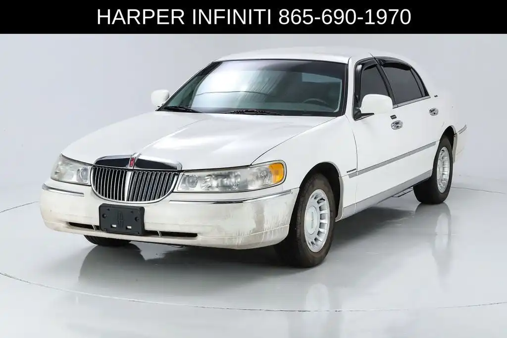 2000 Lincoln Town Car Executive's photo