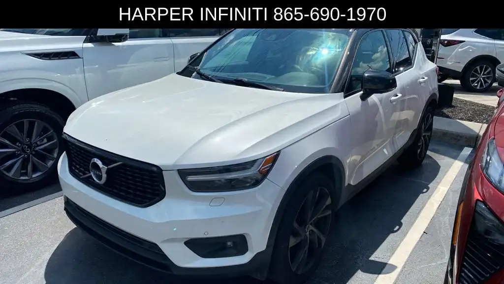 2021 Volvo XC40 T5 R-Design AWD's photo