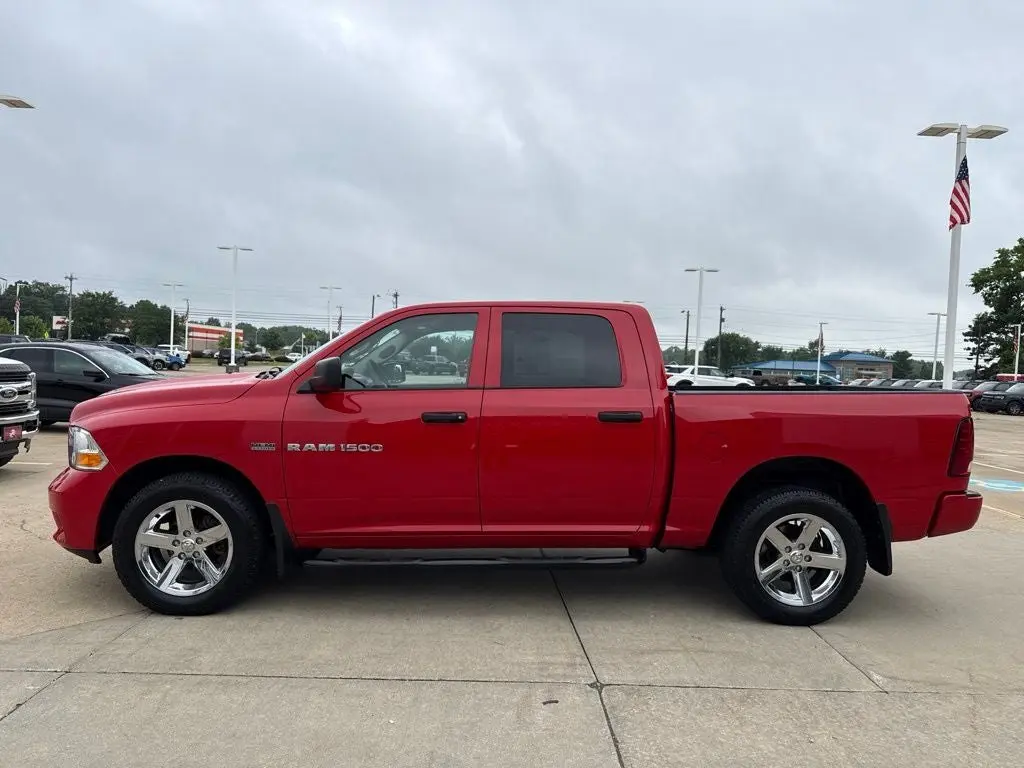 2012 RAM 1500 Express 4x4 Crew Cab photo 3