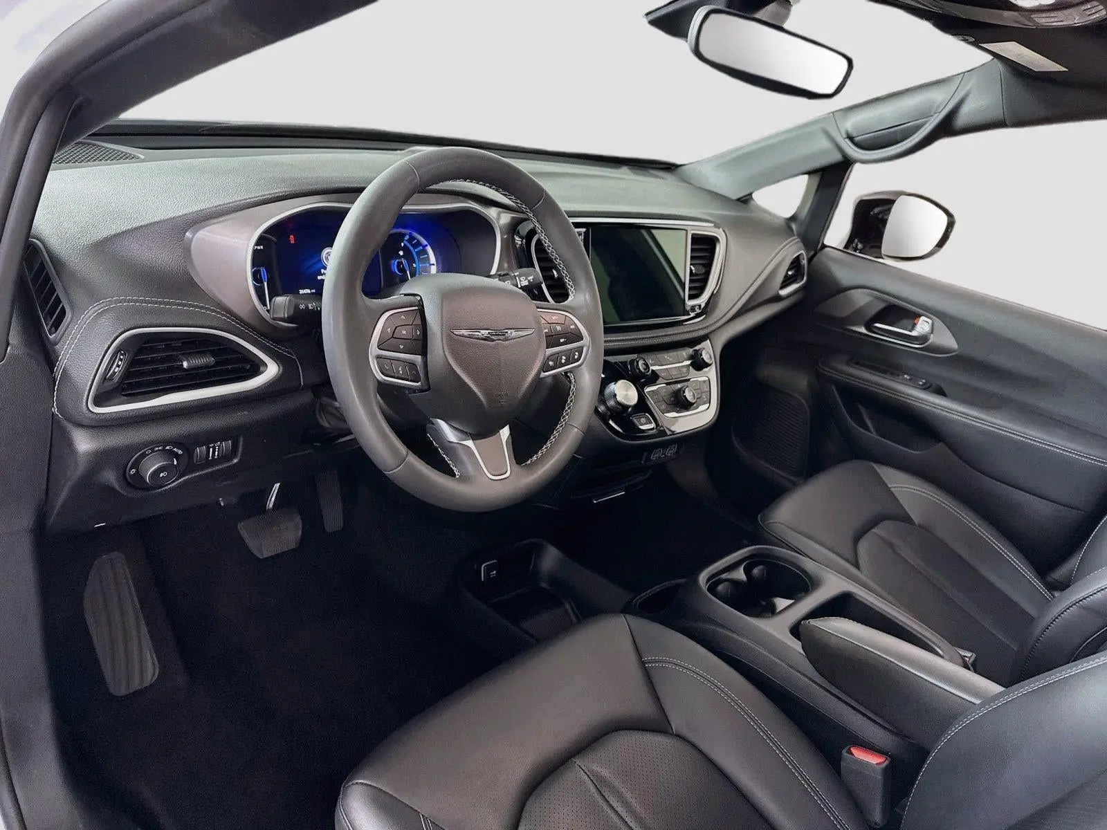 2025 Chrysler Pacifica Hybrid Select PHEV photo 3