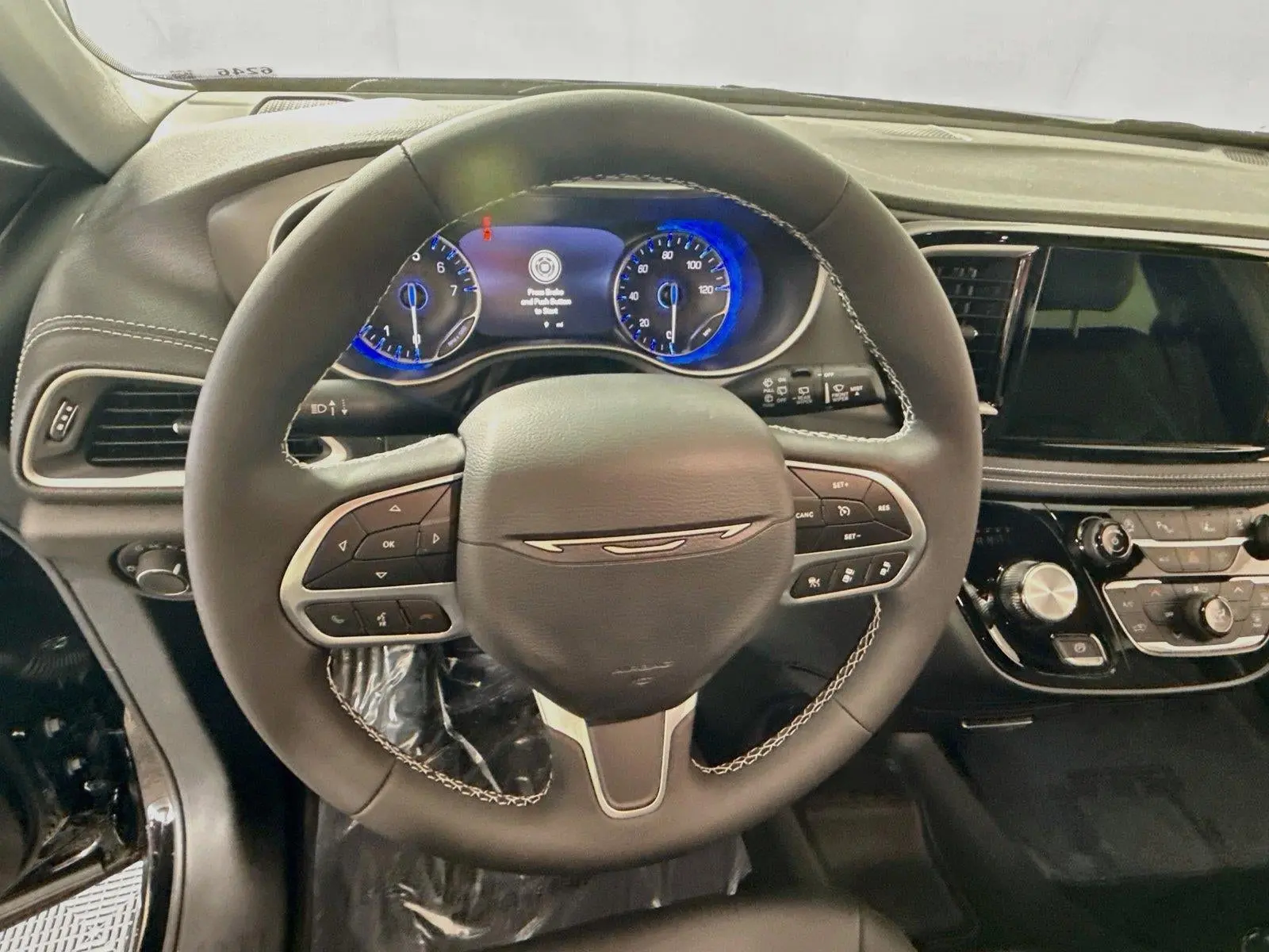 2027 Chrysler Pacifica Select photo 5