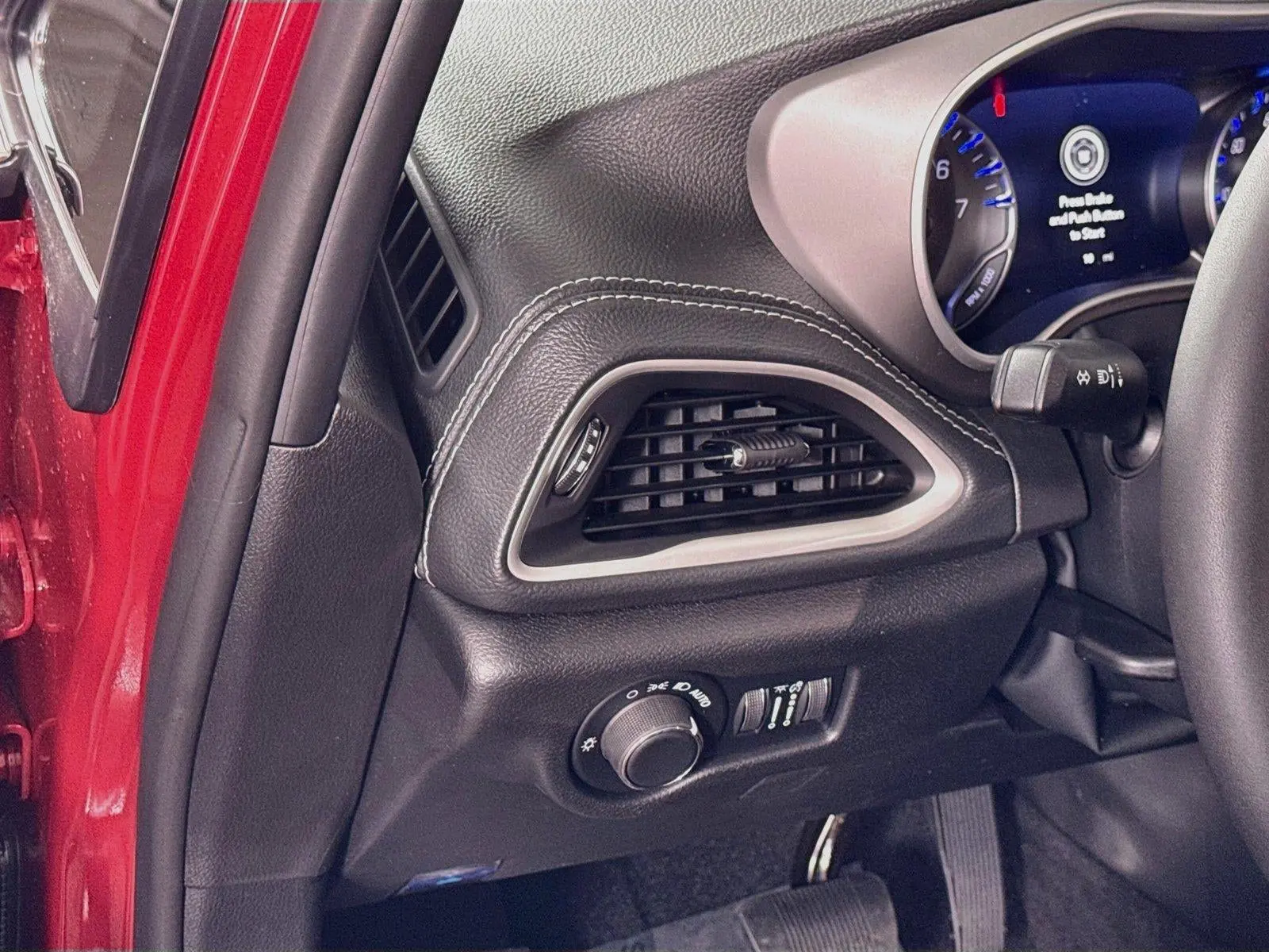 2027 Chrysler Pacifica Select AWD photo 4