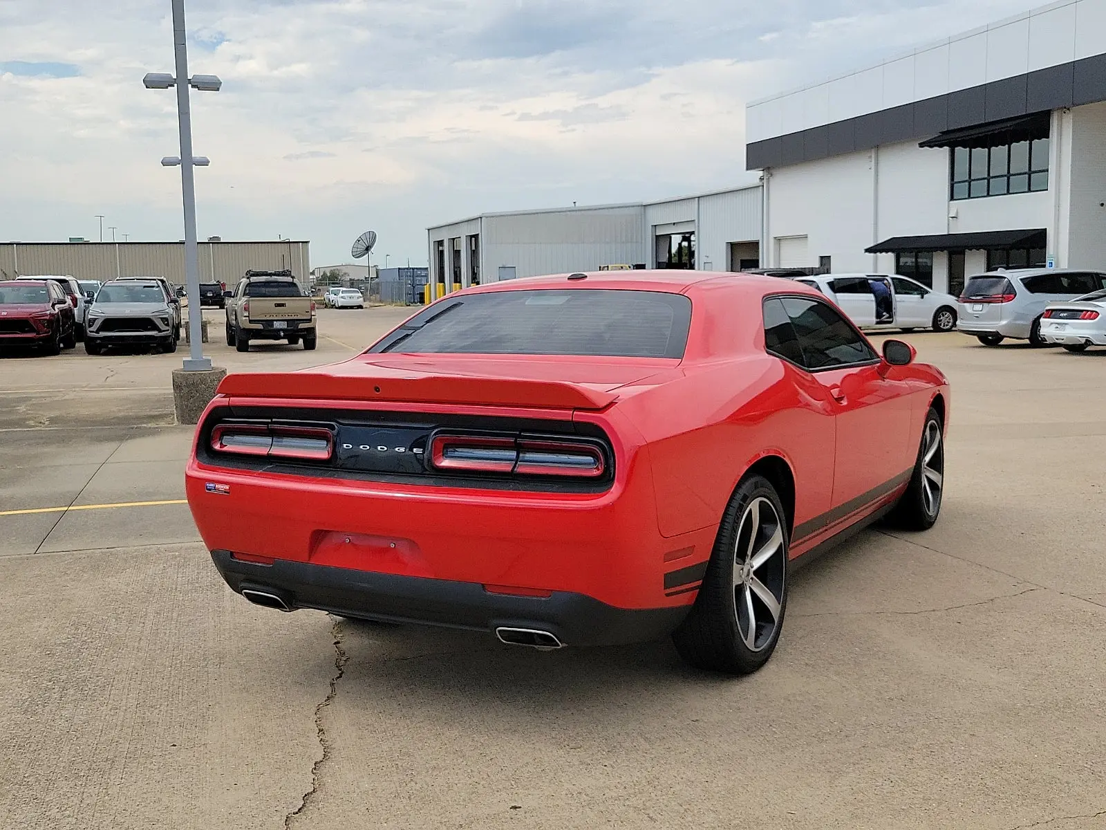 2019 Dodge Challenger SXT Auto photo 5