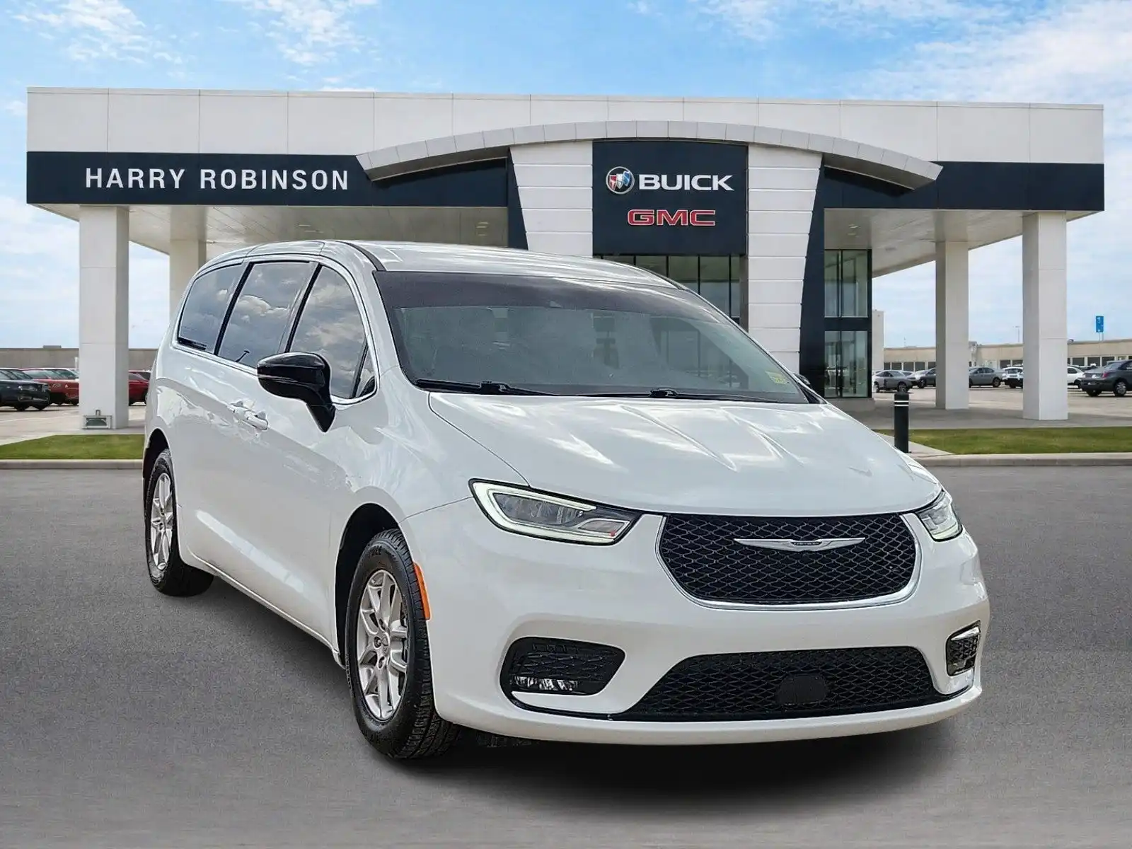 2024 Chrysler Pacifica Touring L's photo