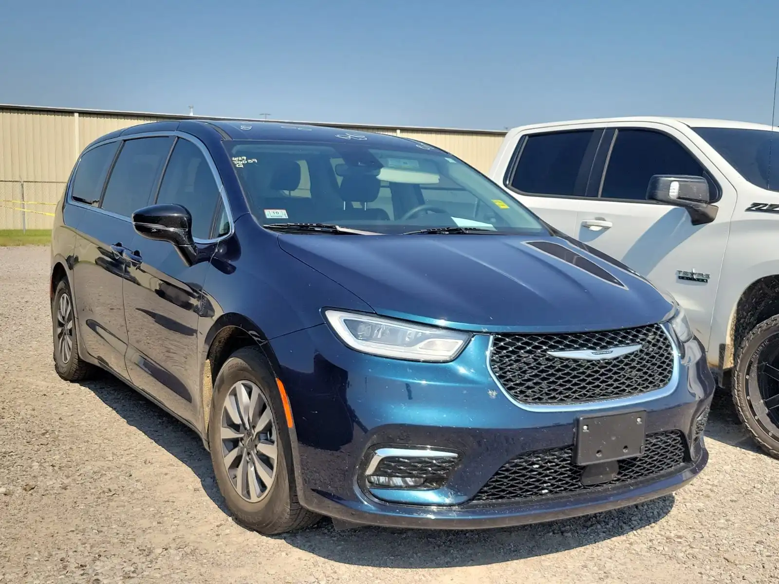 2024 Chrysler Pacifica Hybrid Select PHEV's photo