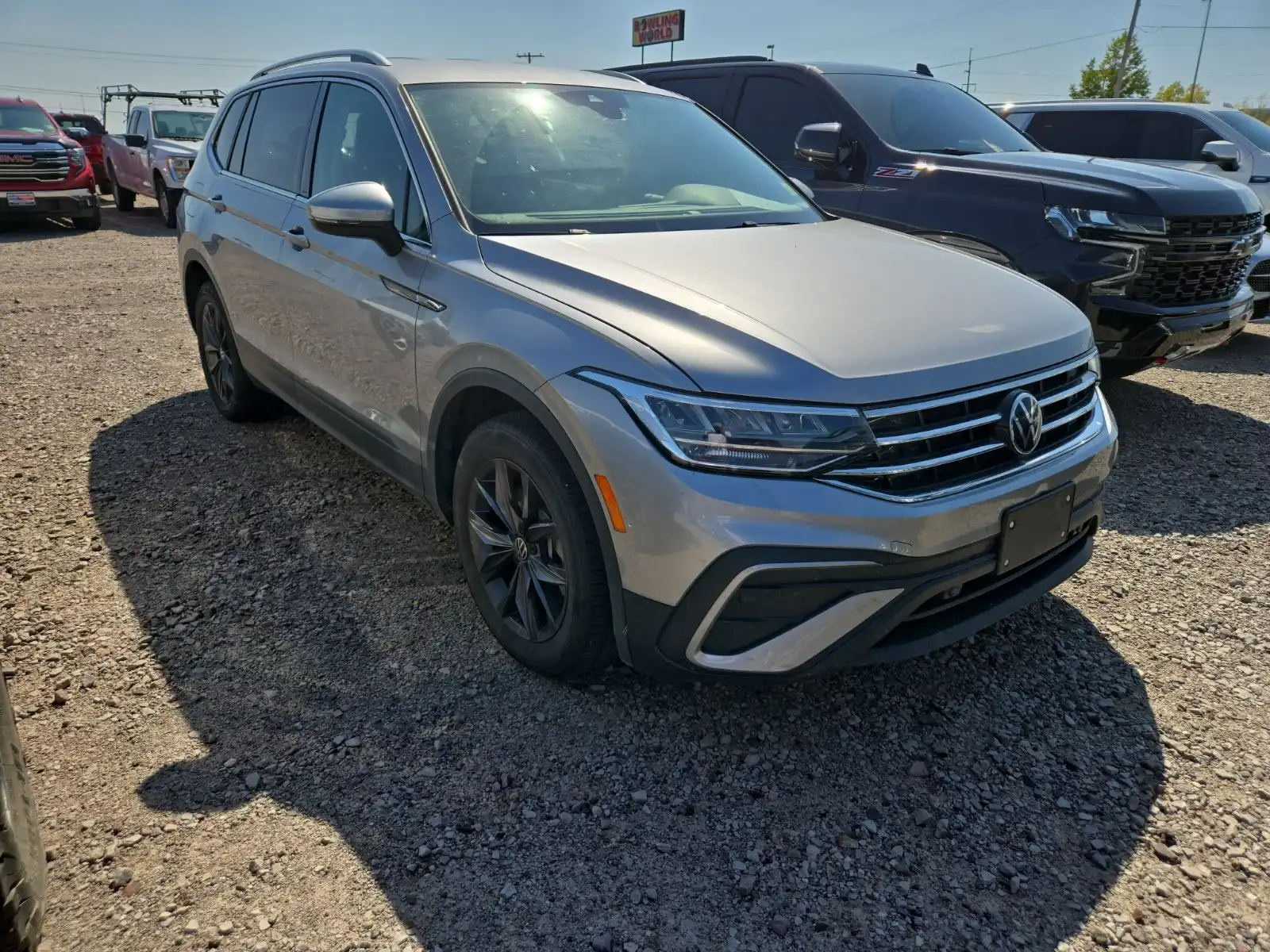 2023 Volkswagen Tiguan 2.0T SE's photo