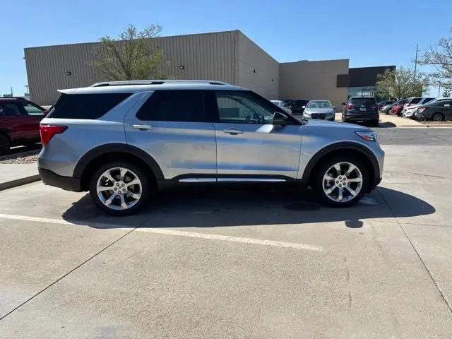2020 Ford Explorer Platinum 4WD photo 3