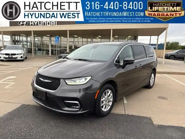 2023 Chrysler Pacifica Touring L's photo