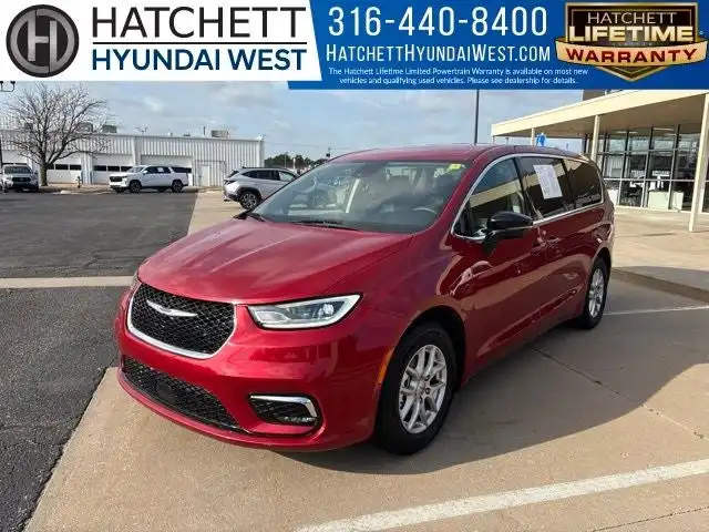 2024 Chrysler Pacifica Touring L's photo