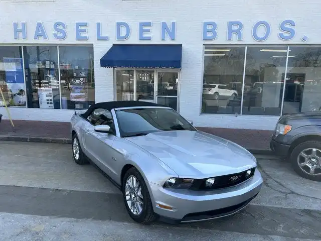 2012 Ford Mustang GT Premium's photo