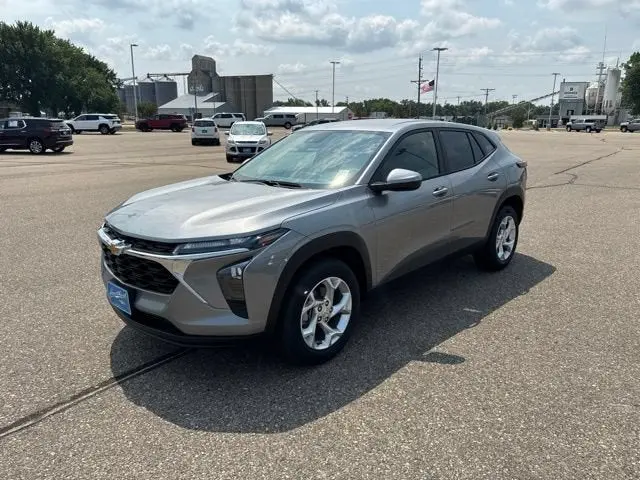 2026 Chevrolet Trax LS photo 3