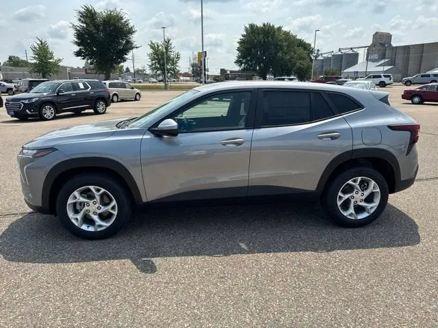 2026 Chevrolet Trax LS photo 4