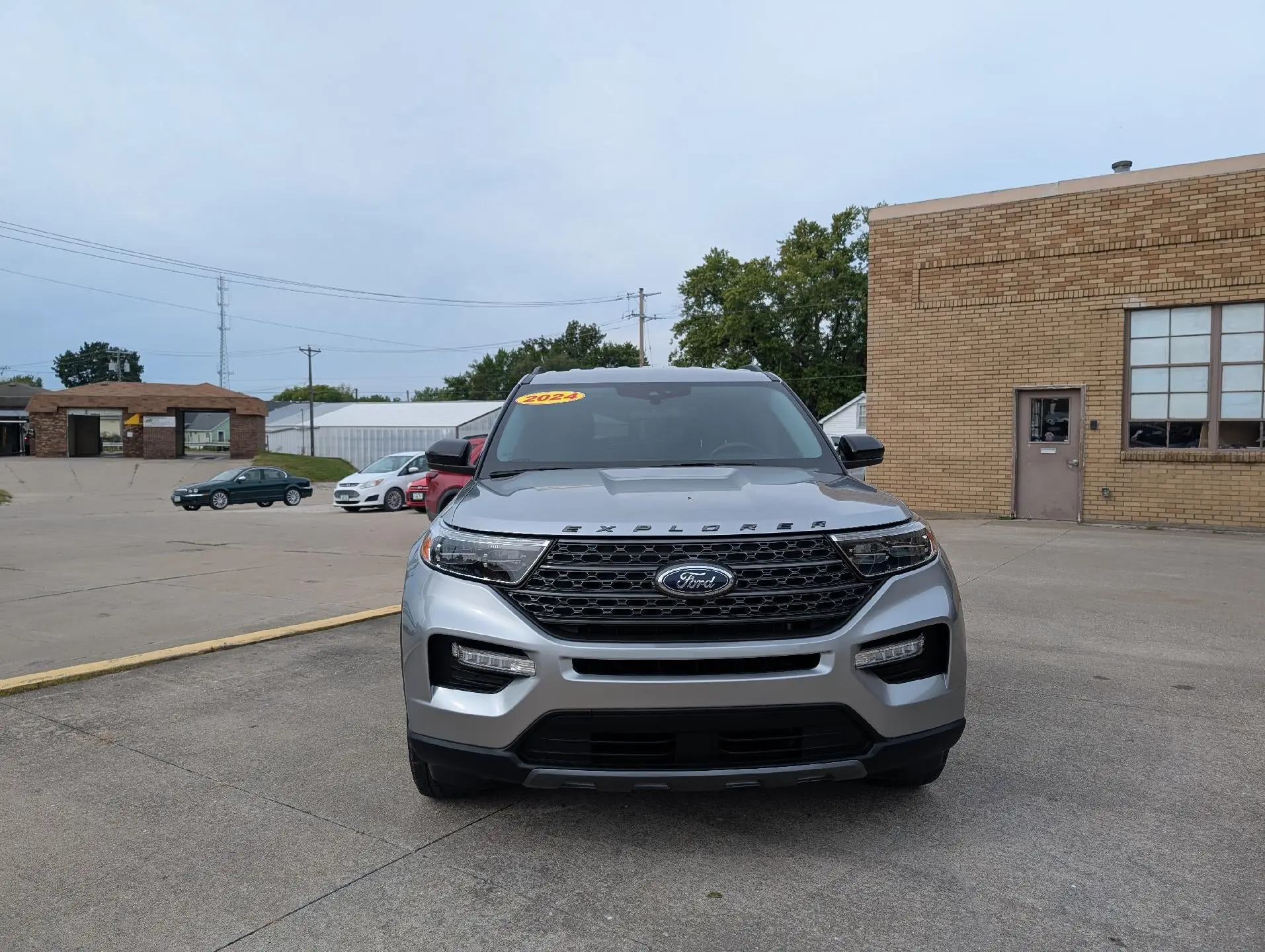 2024 Ford Explorer XLT 4WD photo 3