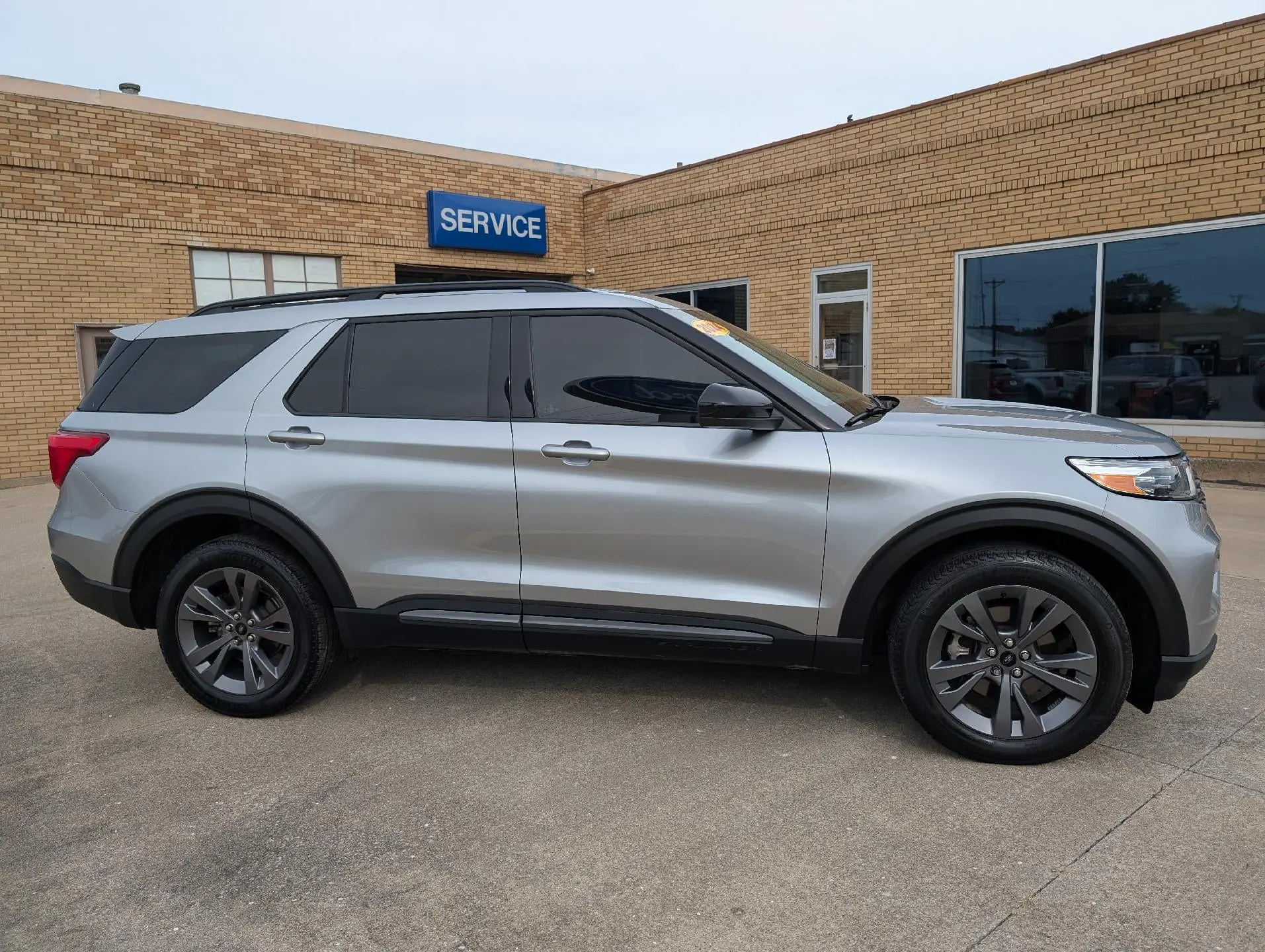 2024 Ford Explorer XLT 4WD photo 5