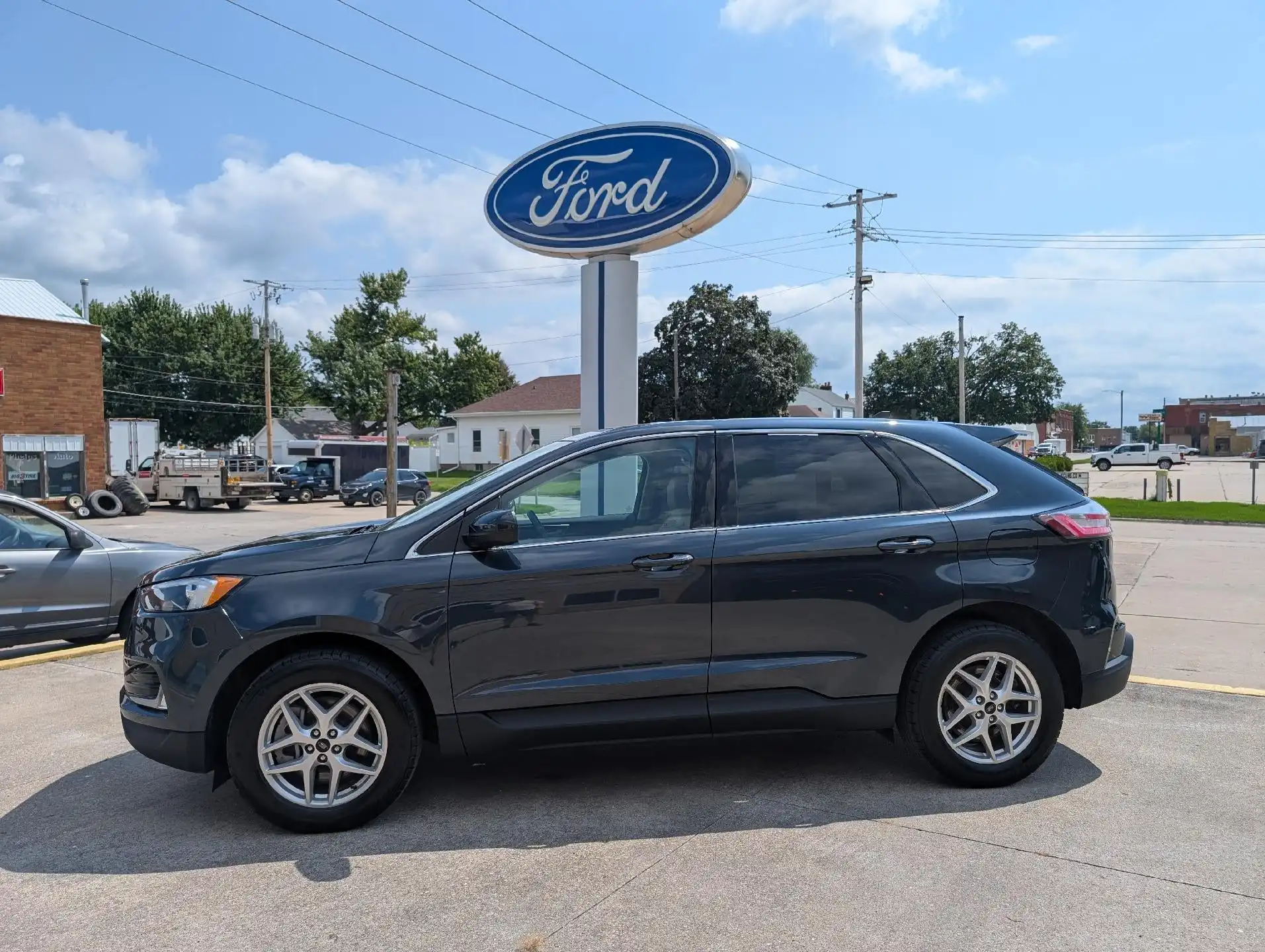 2024 Ford Edge SEL AWD's photo