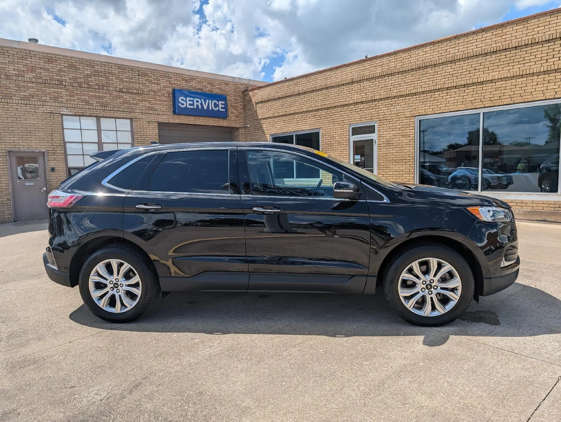2023 Ford Edge Titanium AWD photo 5