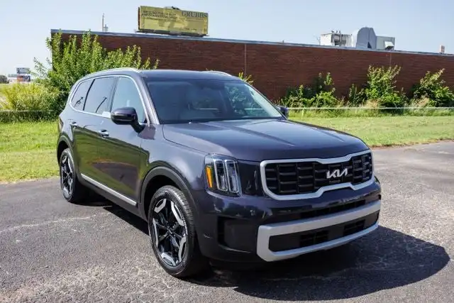 2025 Kia Telluride S FWD's photo