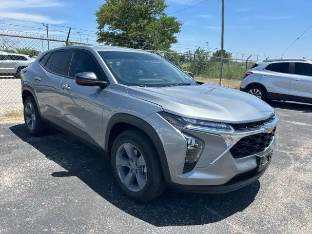 2025 Chevrolet Trax LS's photo