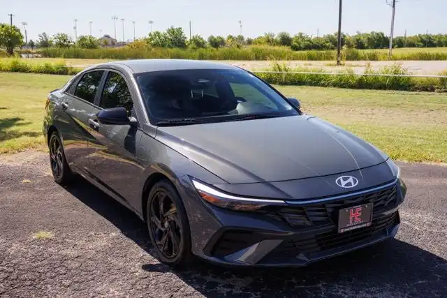2026 Hyundai Elantra 2.0 SEL Sport IVT's photo