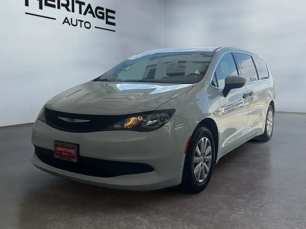 2021 Chrysler Voyager L's photo